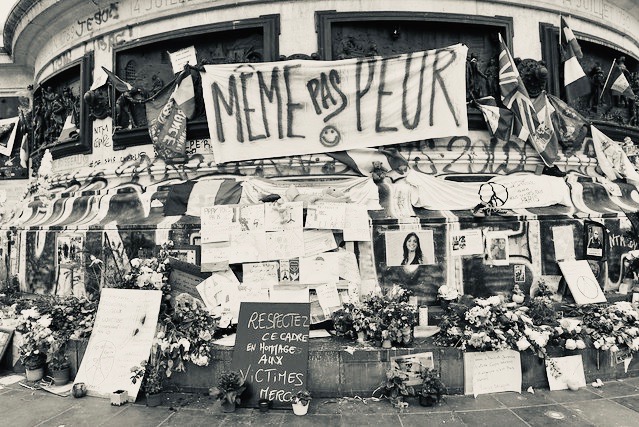 Place de la République, au lendemain du 13 nov. 2015, photo Gérard Colombat.